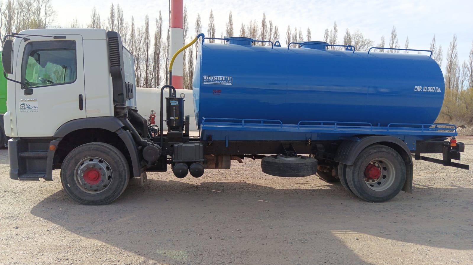 Camión cisterna de agua