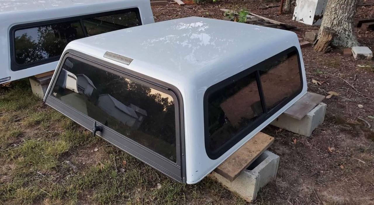 2005–2014 Chevy Colorado Truck Topper – 5 ft Short Bed (White)