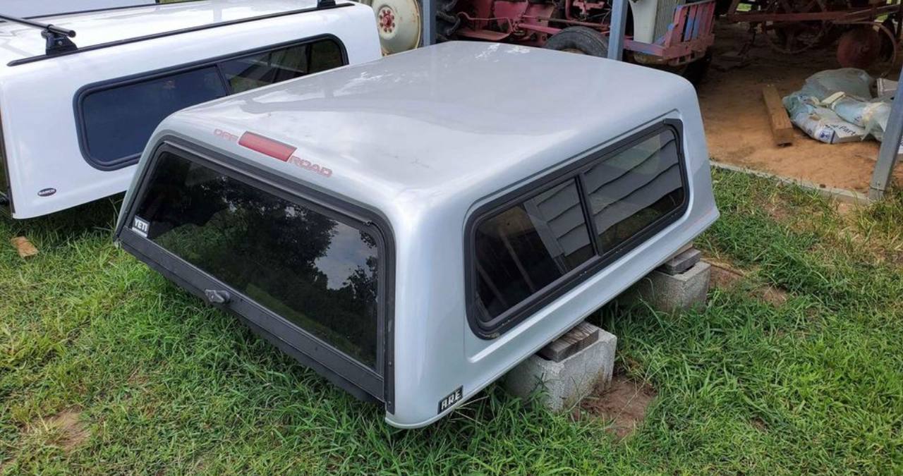 2005–2015 Toyota Tacoma Truck Topper – 5 ft Bed (Silver)