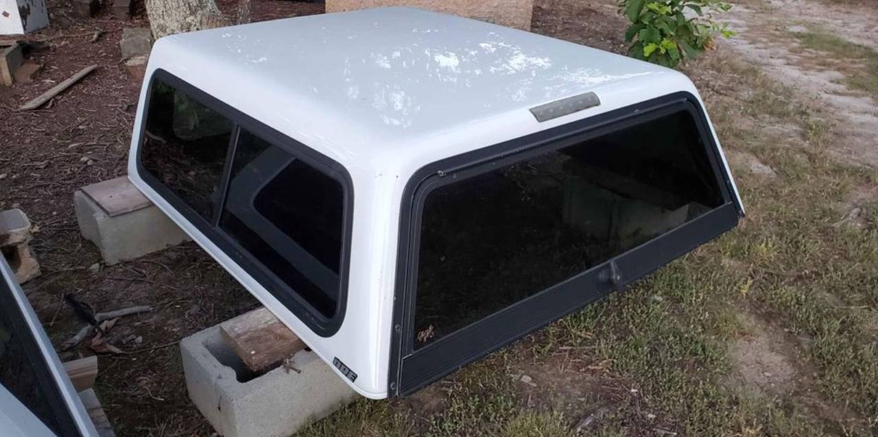 2005–2014 Chevy Colorado Truck Topper – 5 ft Short Bed (White)