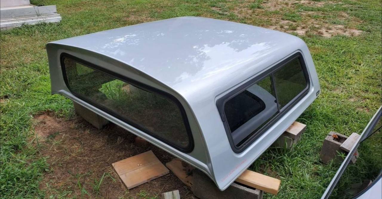 2005–2015 Toyota Tacoma Truck Topper – 5 ft Bed (Silver)