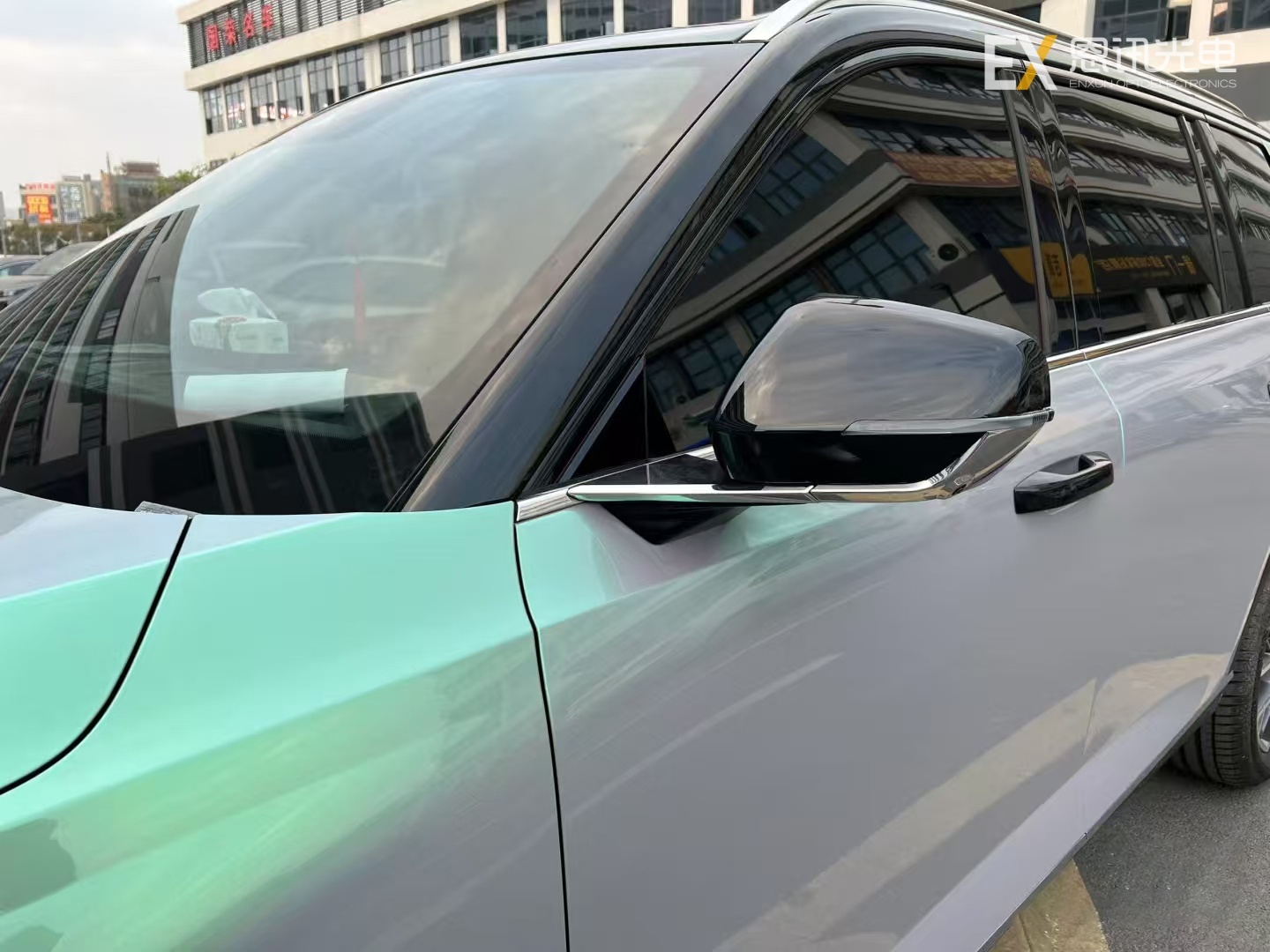 Dreamy Green Mist Car Wrap — Using flowing light and shadow as the brush, and misty green as the ink, making every car a mobile visual focus.