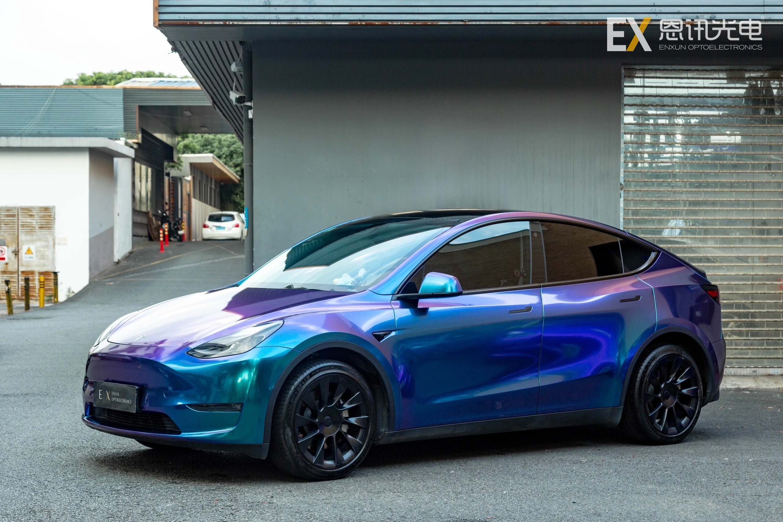 Chameleon Purple Blue Green  Body Wrap: Elevate Your Ride with Dazzling Color Transformation