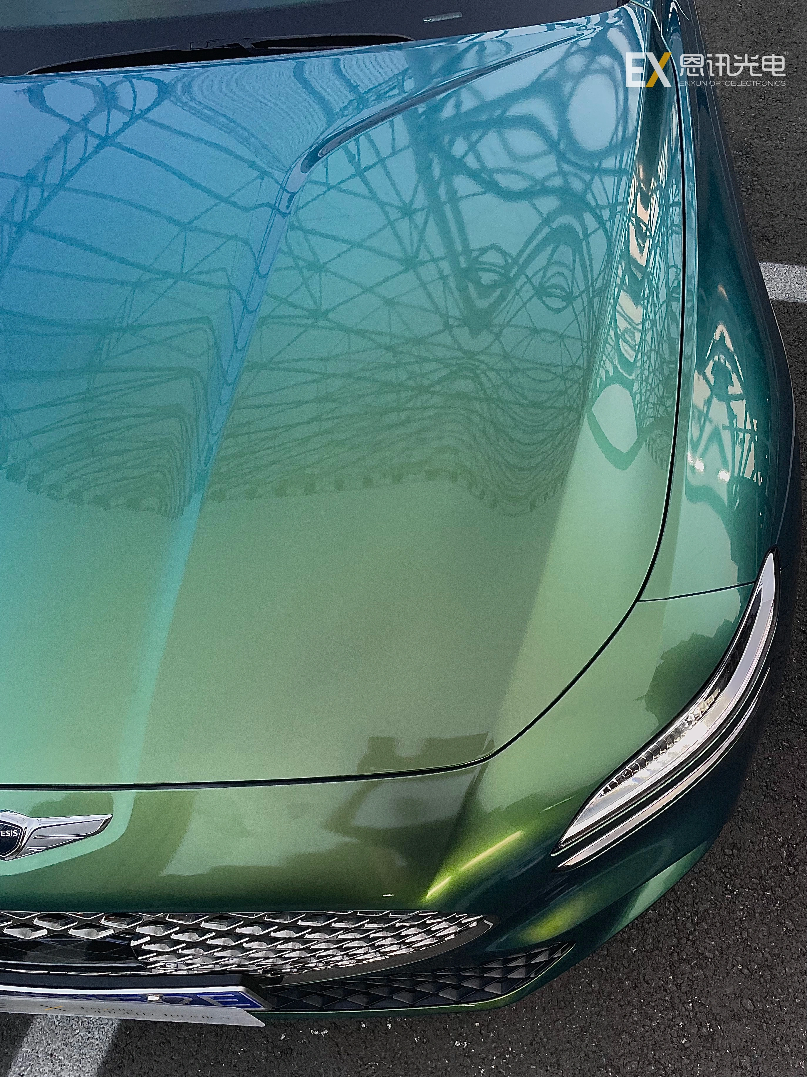 Chameleon Blue Gold Green Body Wrap: Elevate Your Ride with Dazzling Color Transformation