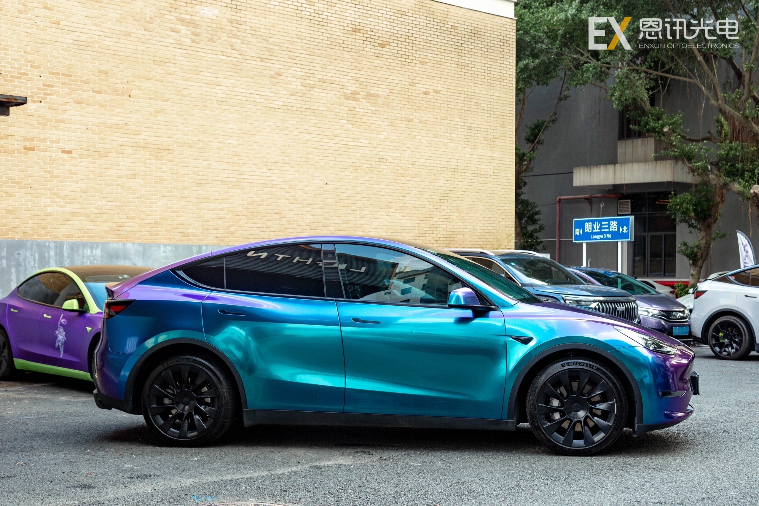 Chameleon Purple Blue Green  Body Wrap: Elevate Your Ride with Dazzling Color Transformation