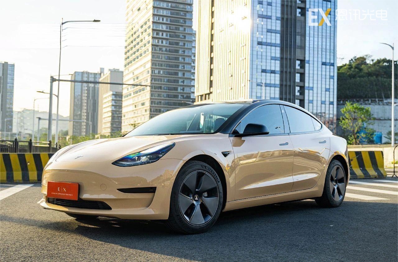 Tired of dull work outfits that blend into the crowd? Our Desert Yellow trench coat adds warmth and elegance to your daily commute