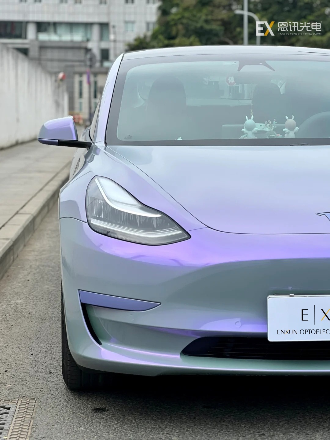 Dreamy Purple Mist — Using flowing light and shadow as the brush, and misty green as the ink, making every car a mobile visual focus.