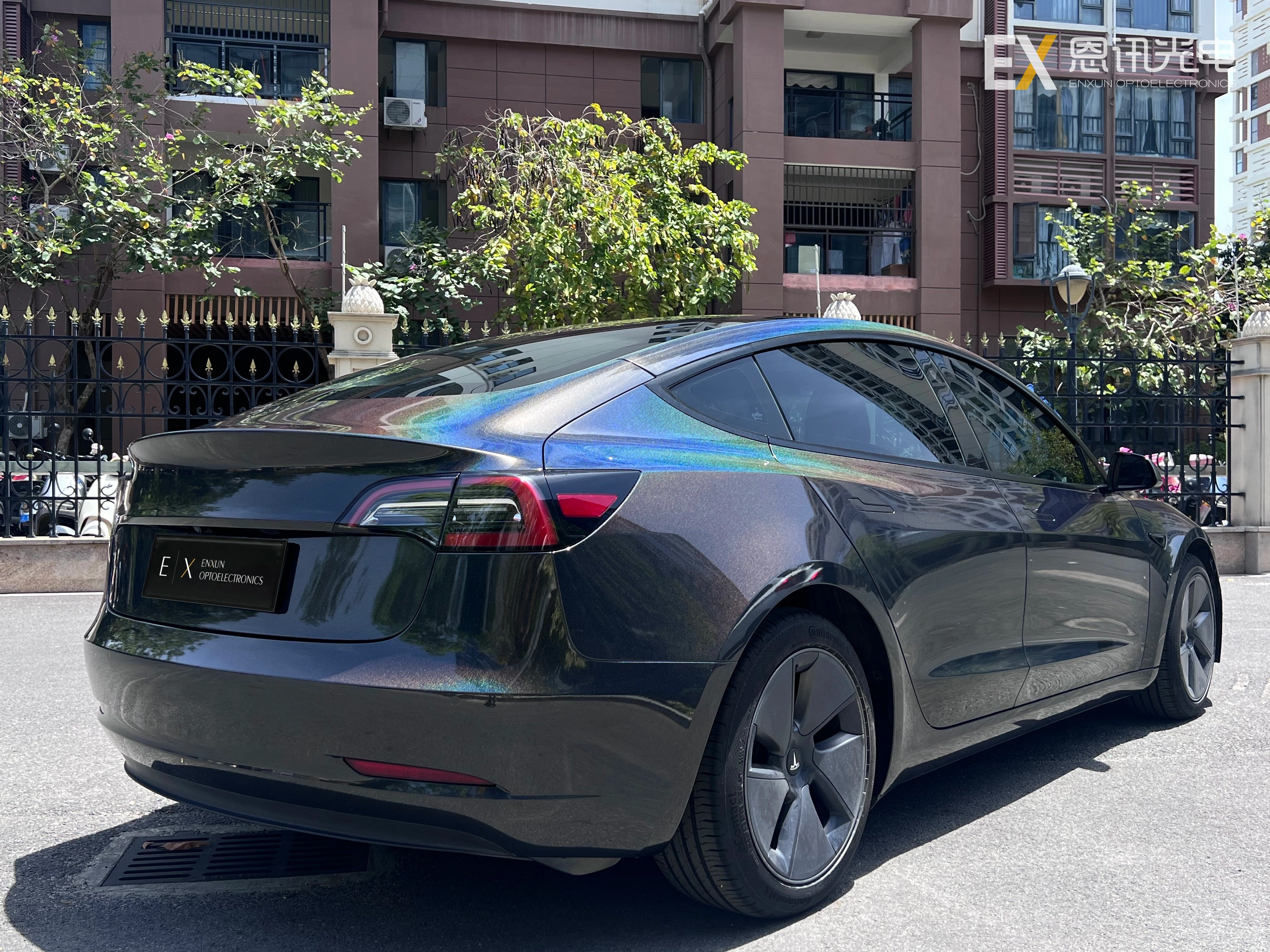 Transform your ride into a head-turning masterpiece with our high-gloss emerald green vinyl. Scratch-resistant, bubble-free, and UV-protected — designed to keep your car shining like new for years.
