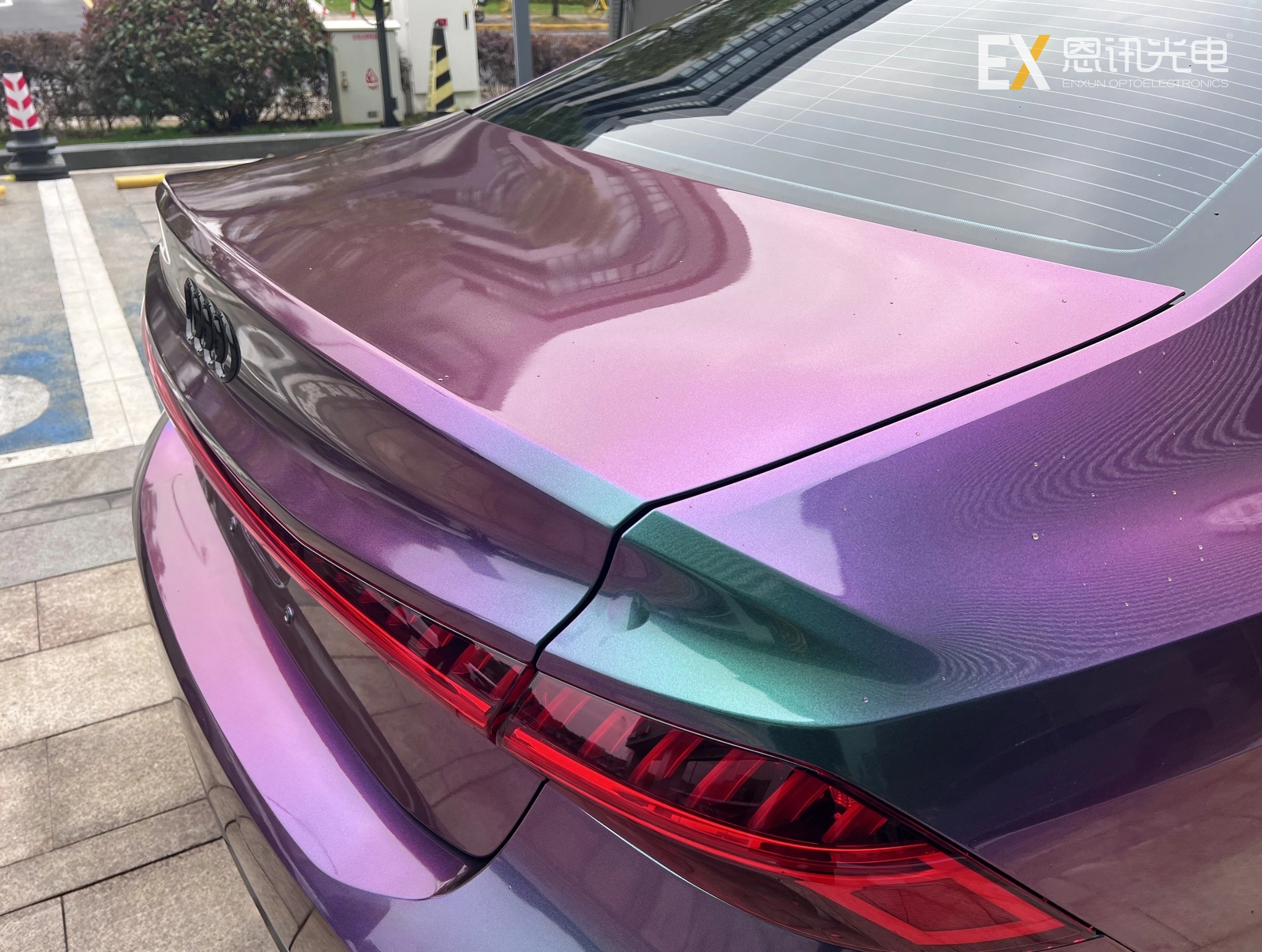 Chameleon Red Blue Green Body Wrap: Elevate Your Ride with Dazzling Color Transformation