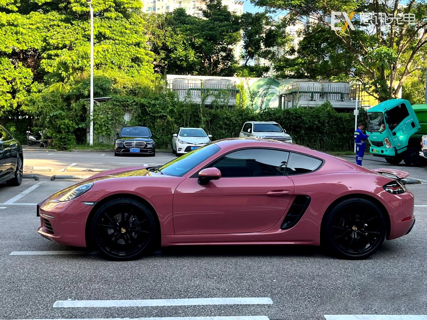 Morganite Red Body Film – Where Elegance Meets Edge Ditch the ordinary, embrace the extraordinary. 