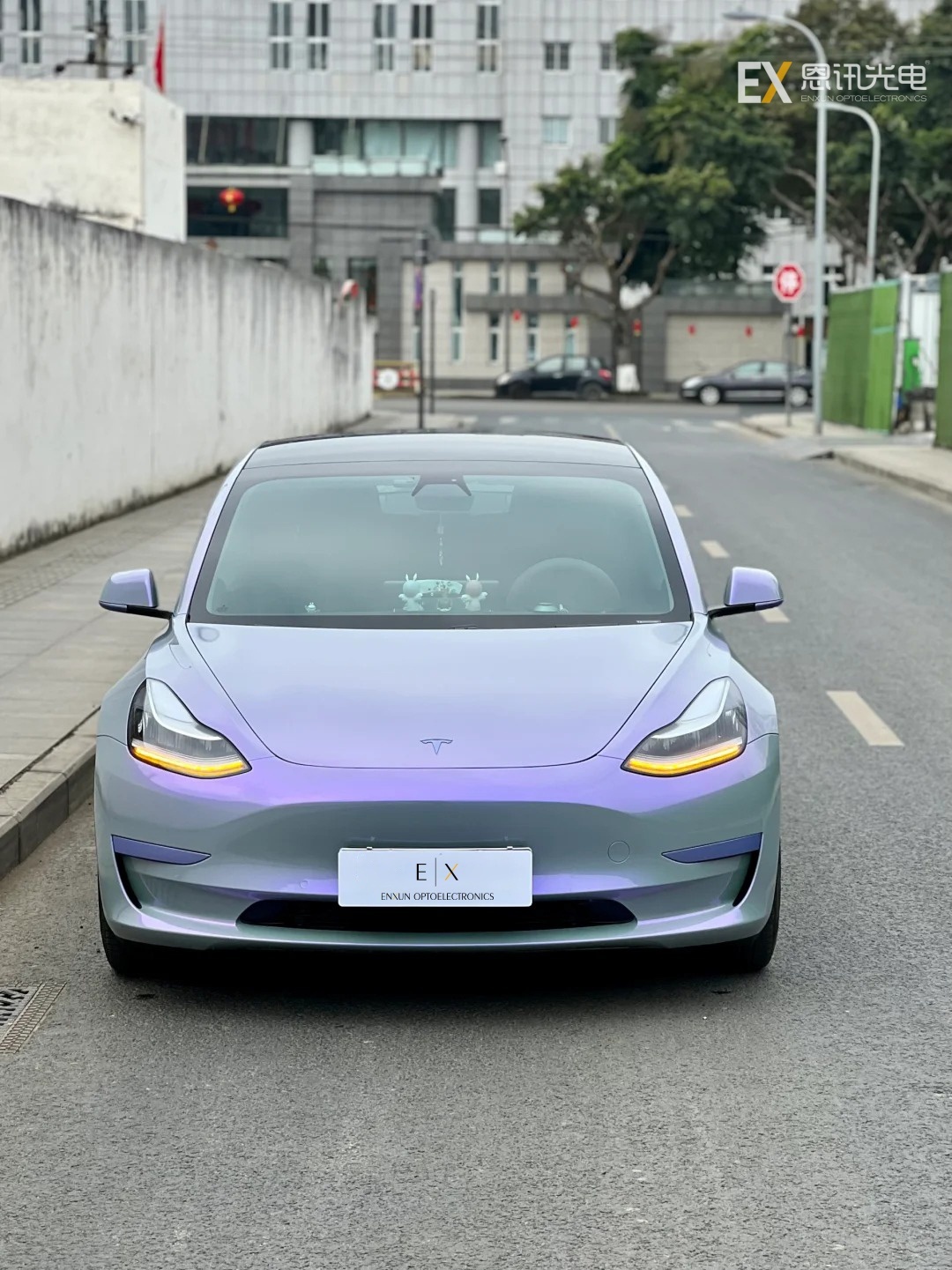 Dreamy Purple Mist — Using flowing light and shadow as the brush, and misty green as the ink, making every car a mobile visual focus.