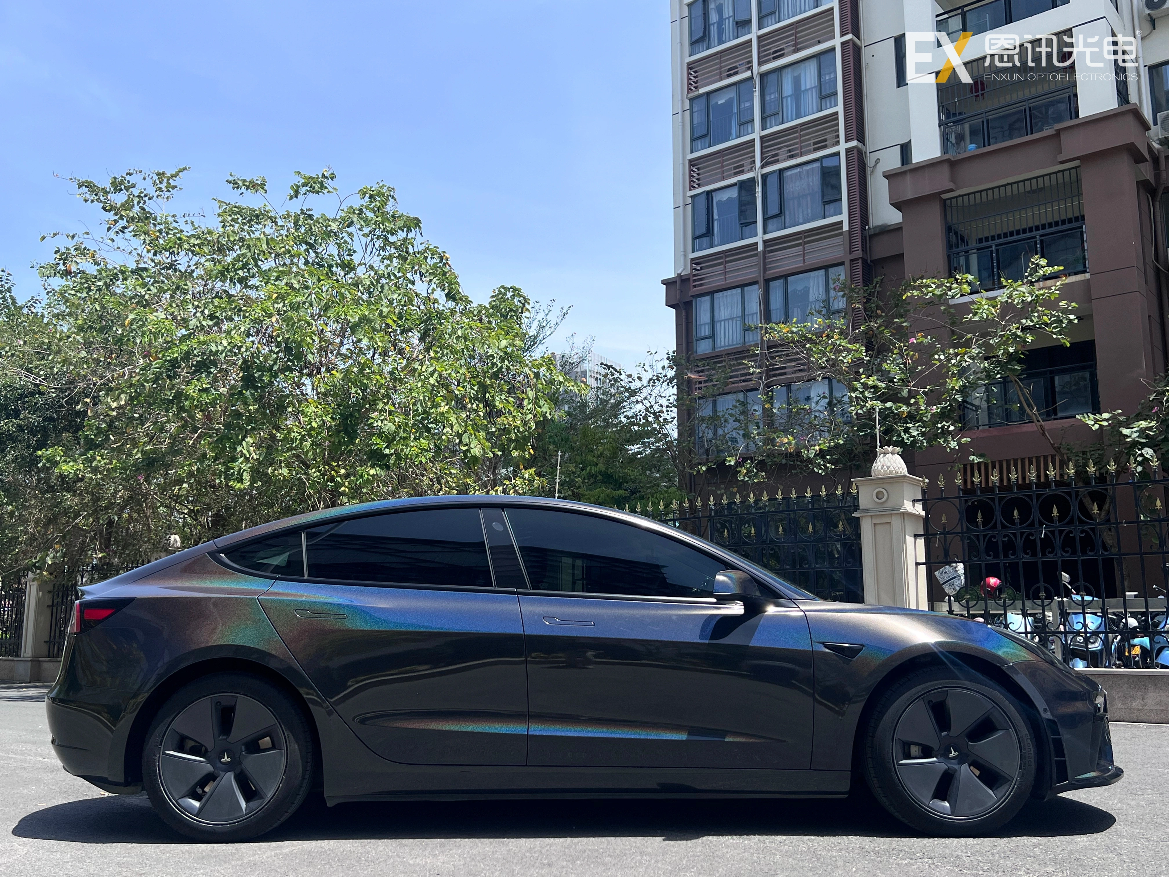 Transform your ride into a head-turning masterpiece with our high-gloss emerald green vinyl. Scratch-resistant, bubble-free, and UV-protected — designed to keep your car shining like new for years.