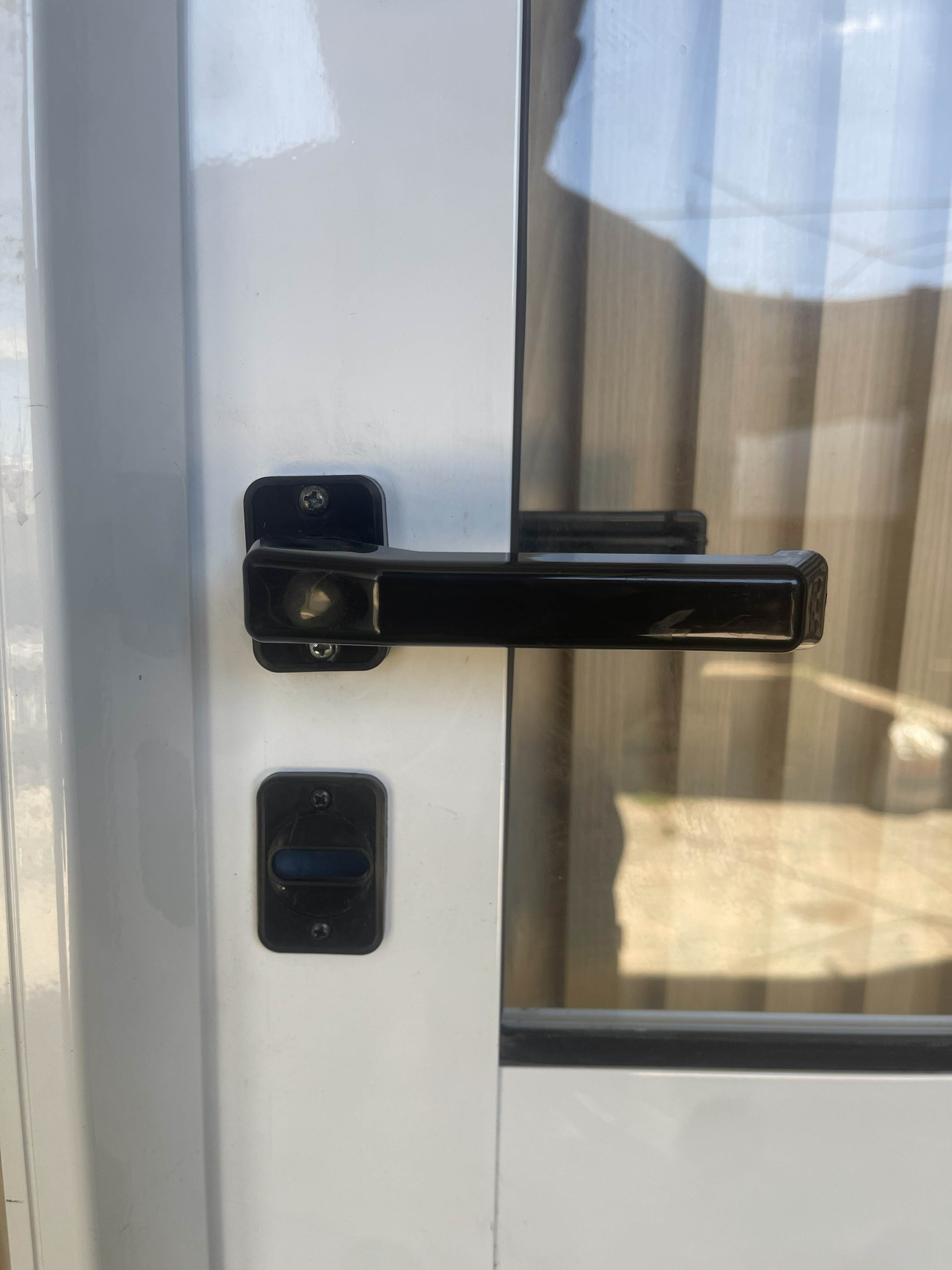 Puerta aluminio modelo 5 con travesaño central