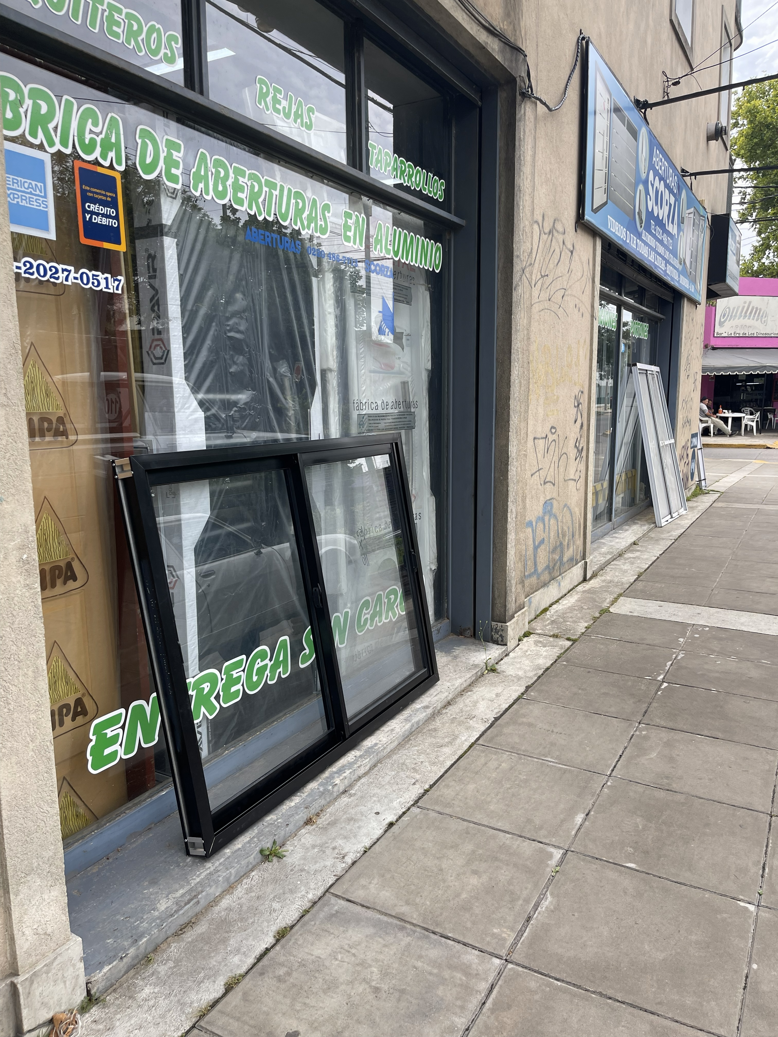 Ventana negra 150x110