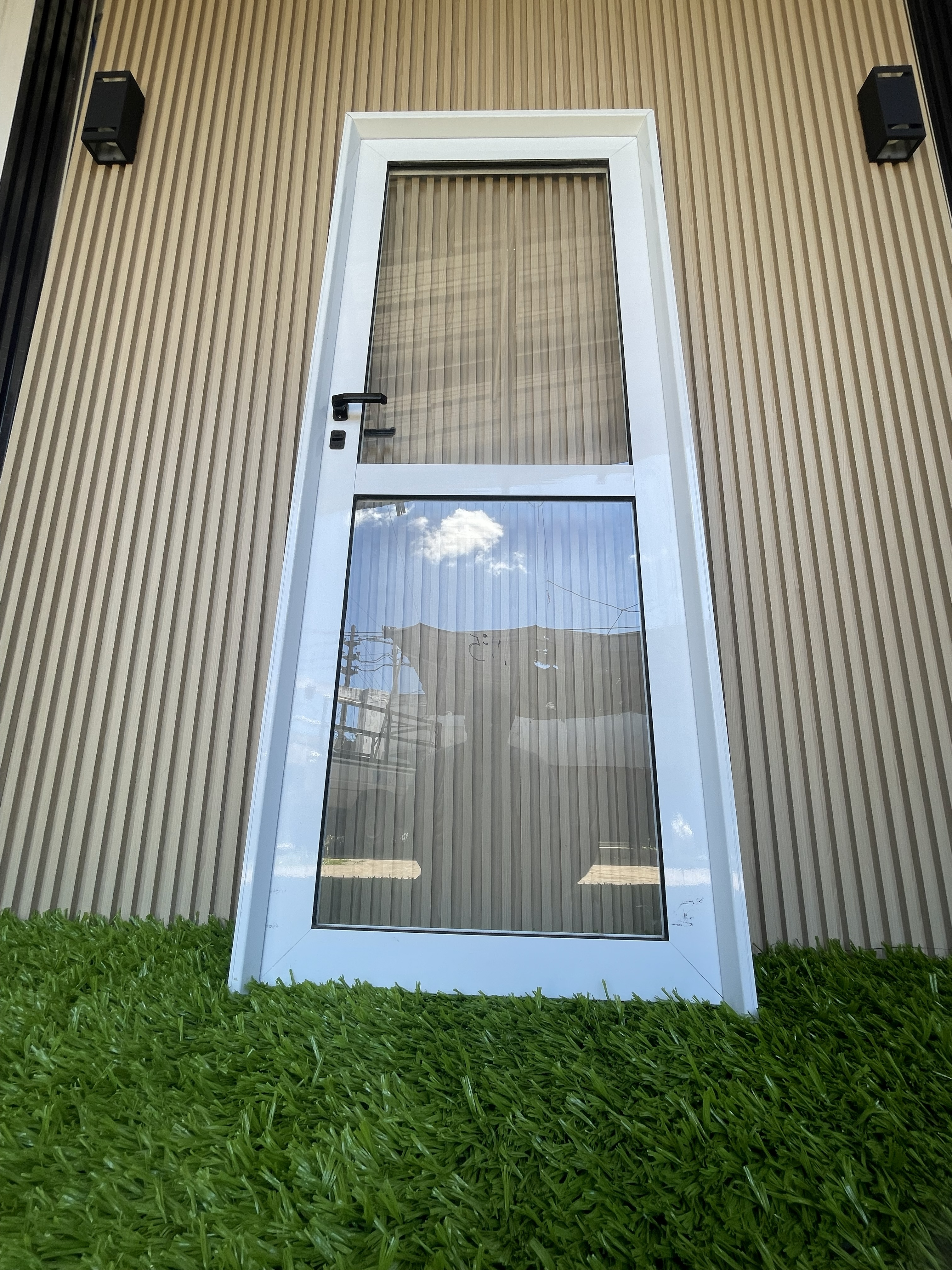 Puerta aluminio modelo 5 con travesaño central