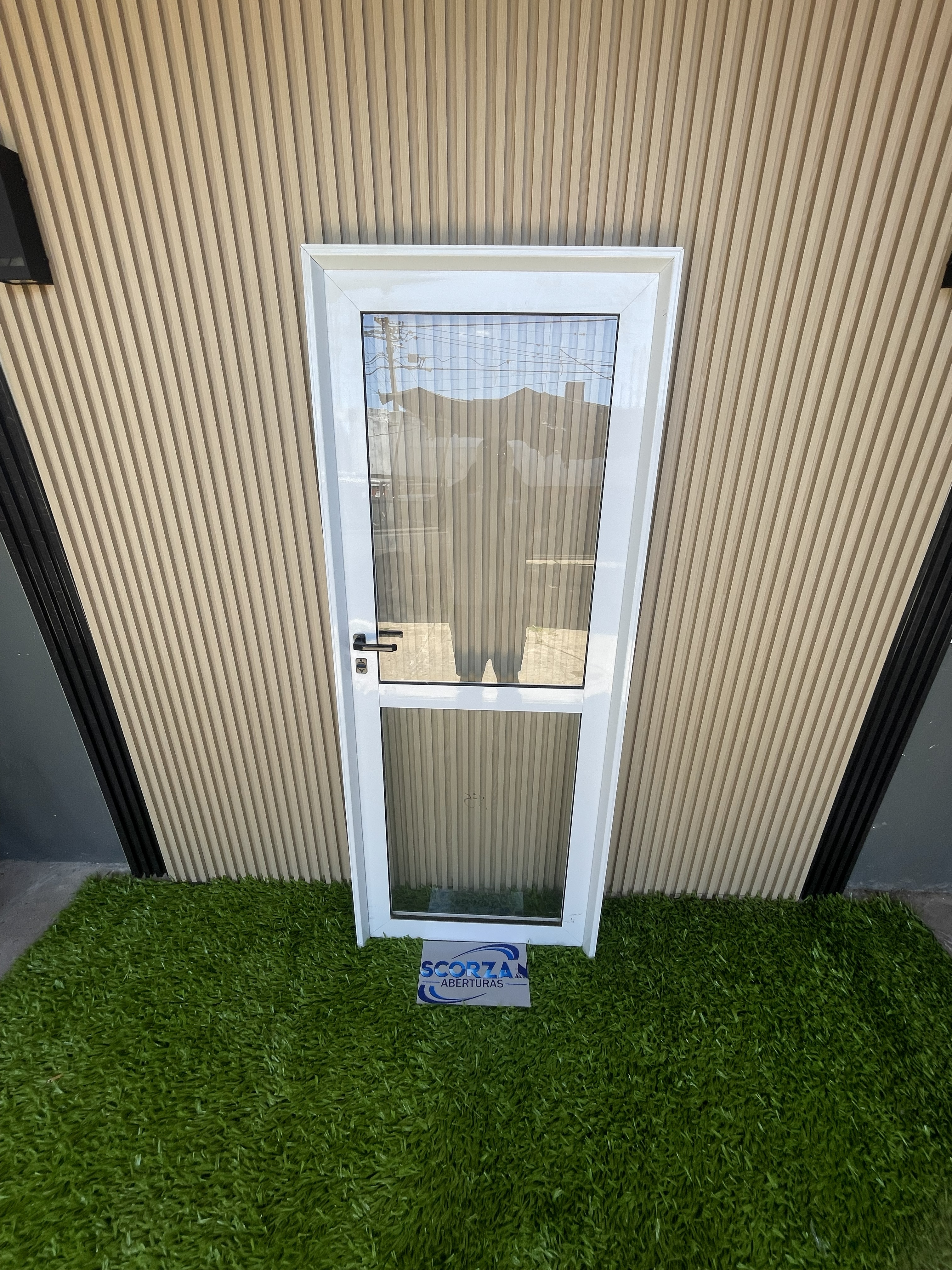 Puerta aluminio modelo 5 con travesaño central