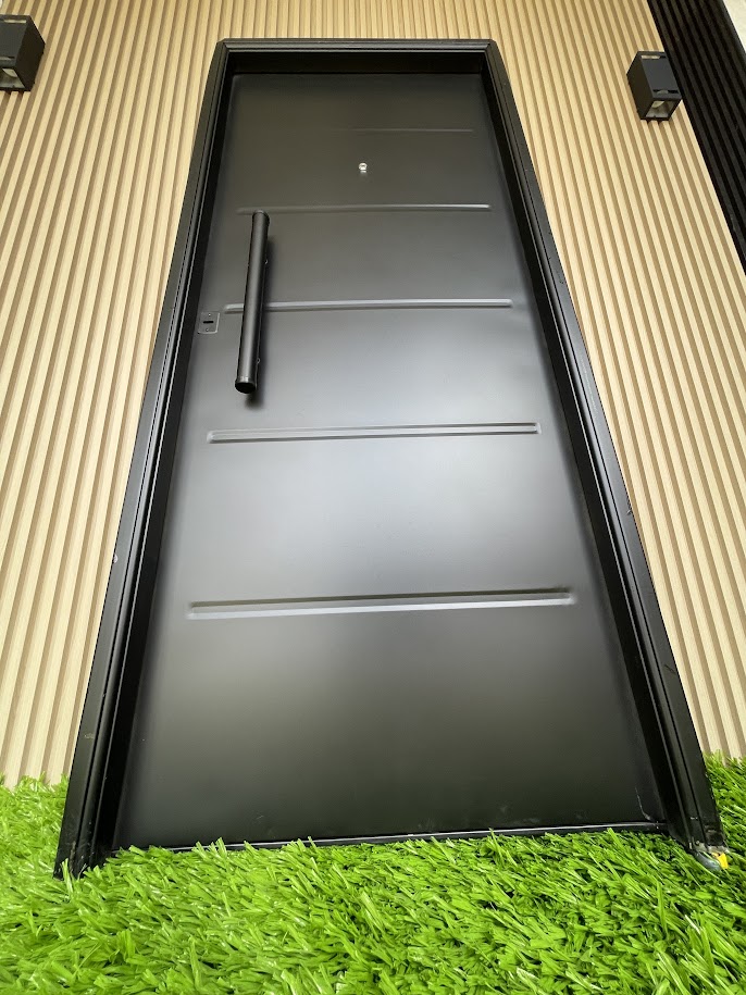 Puerta doble chapa inyectada modelo 100