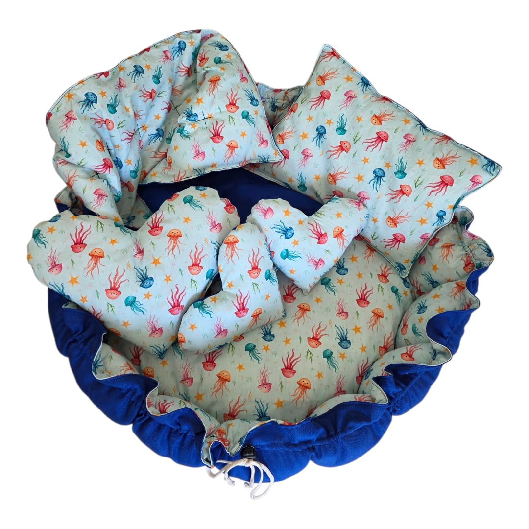 KIT Enxoval Pet - 1Cama G + 1 Edredom + 1 Travesseiro  + 3 almofadas coração tamanhos variados