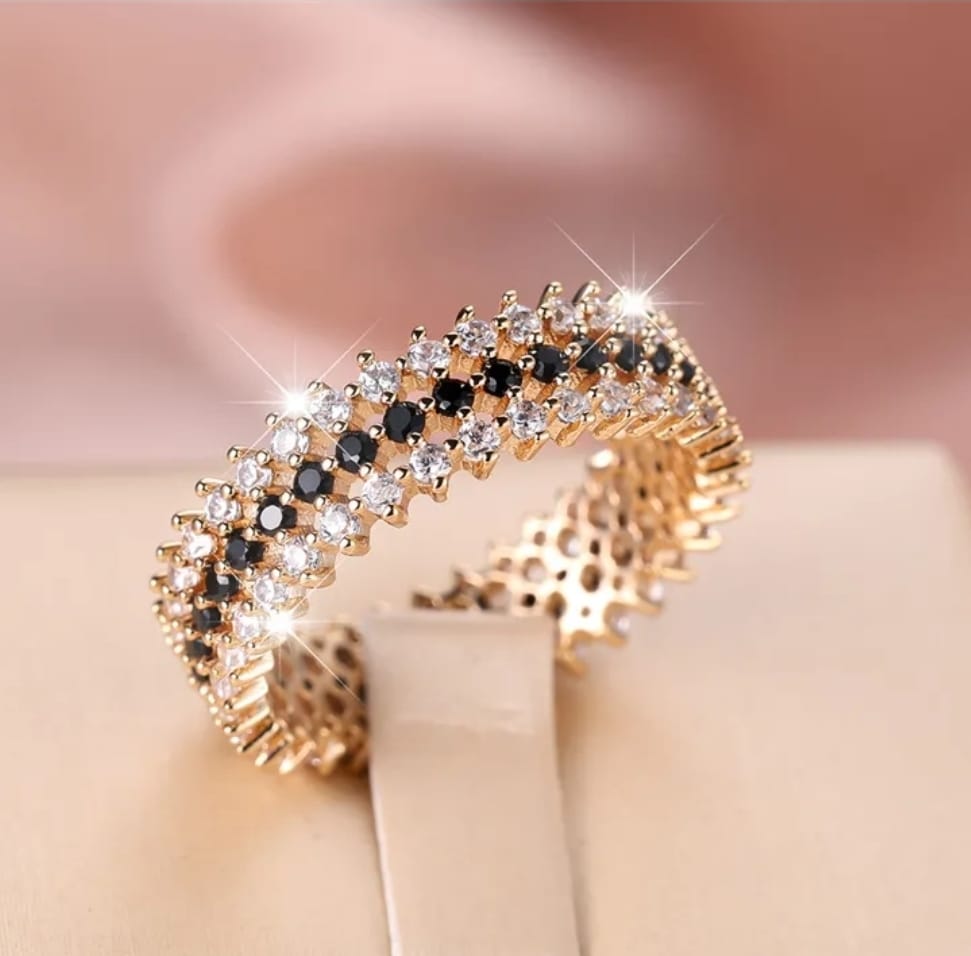 Elegant Gold-Plated Ring Zircon
