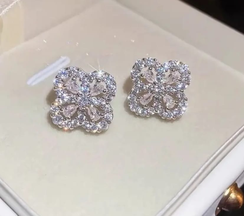 Elegant Flower-Shaped Zircon Earrings