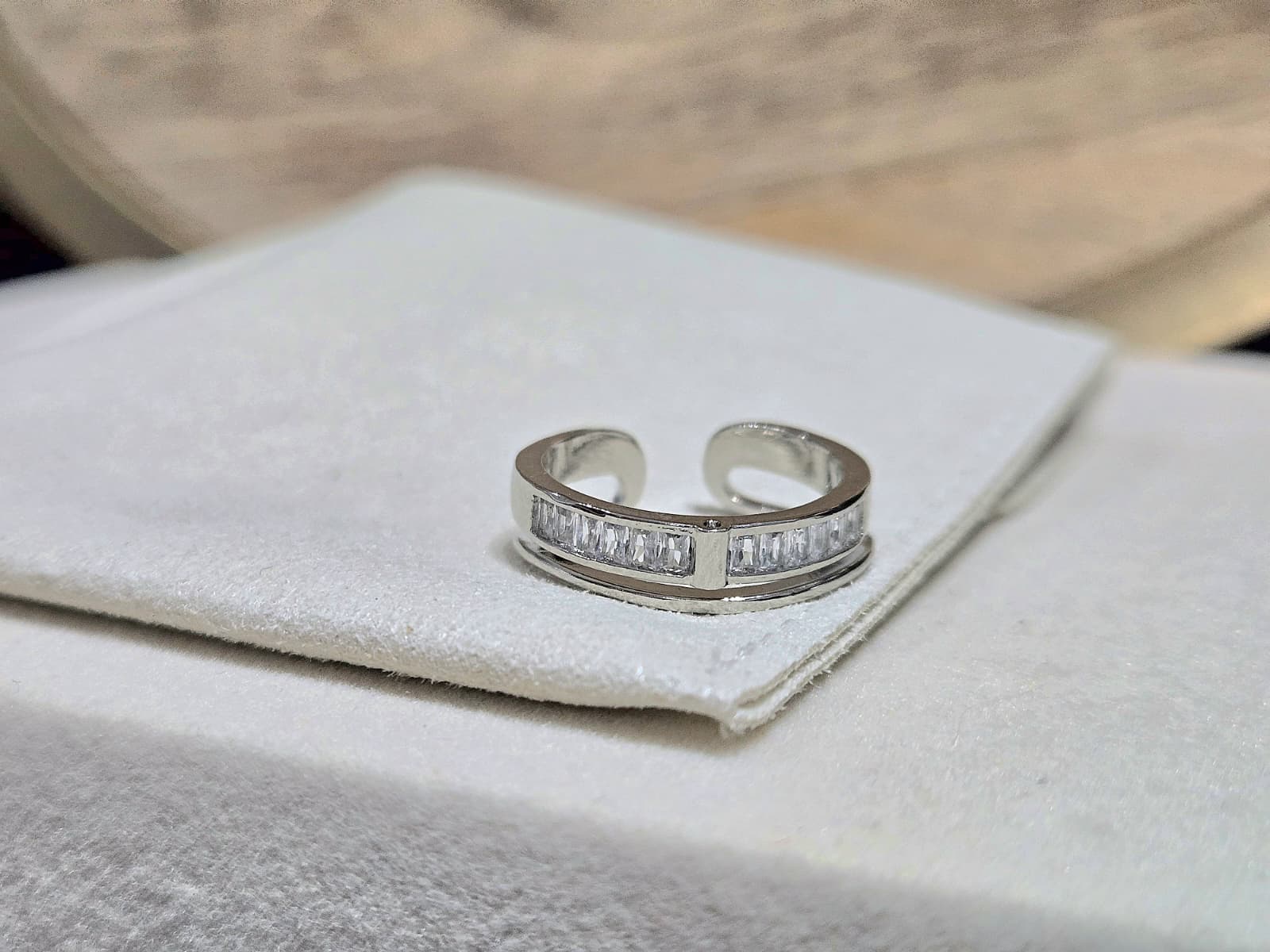 Elegant silver ring with baguette stones