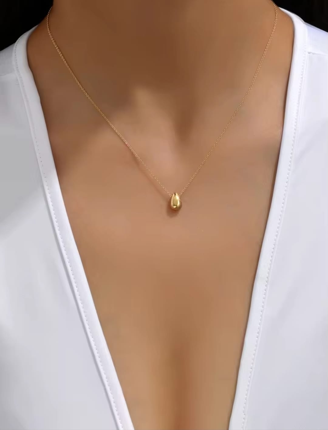 Gold Teardrop Pendant Necklace