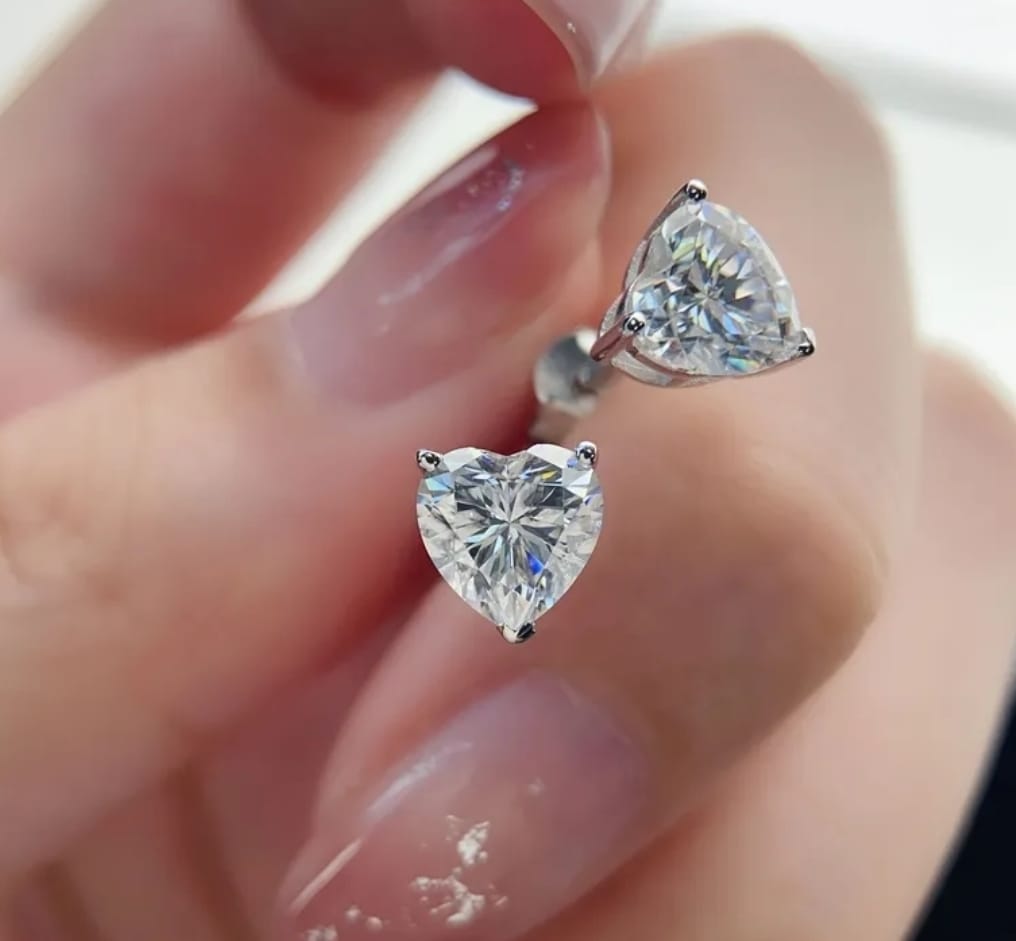 Heart-Shaped Moissanit Earrings