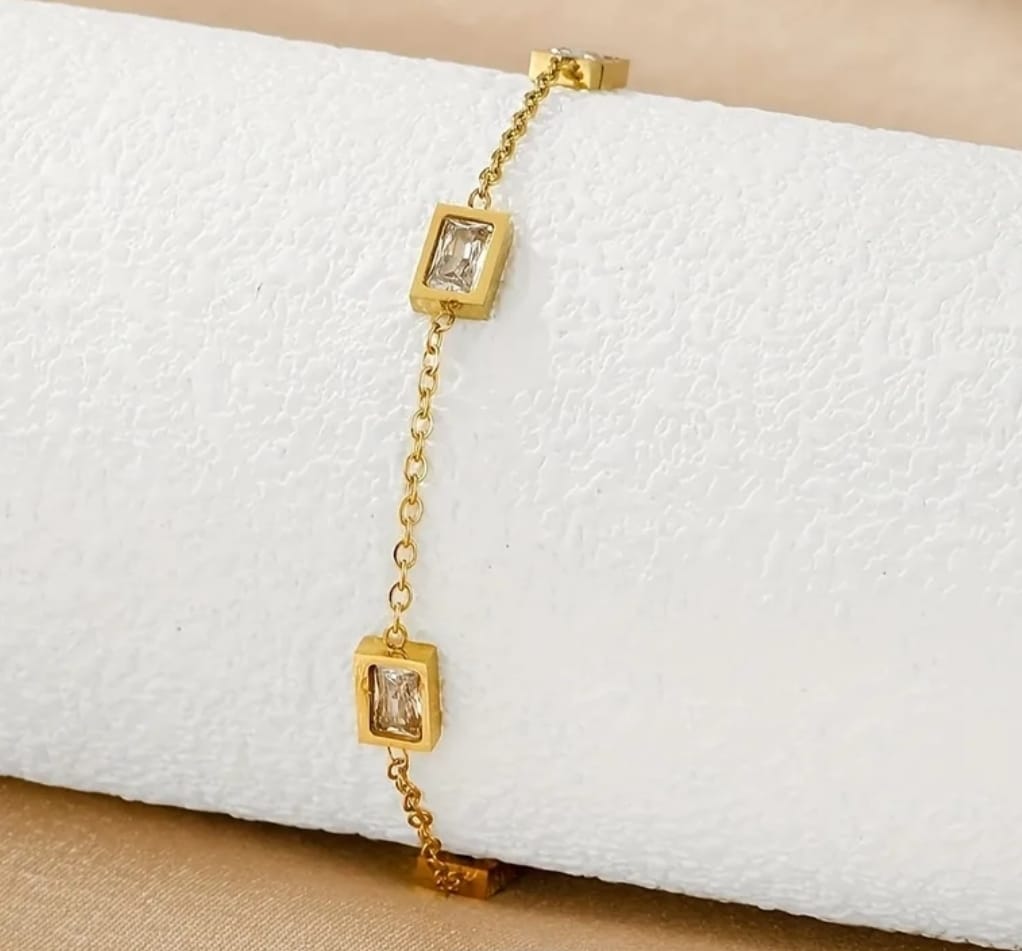 Elegant Gold Bracelet