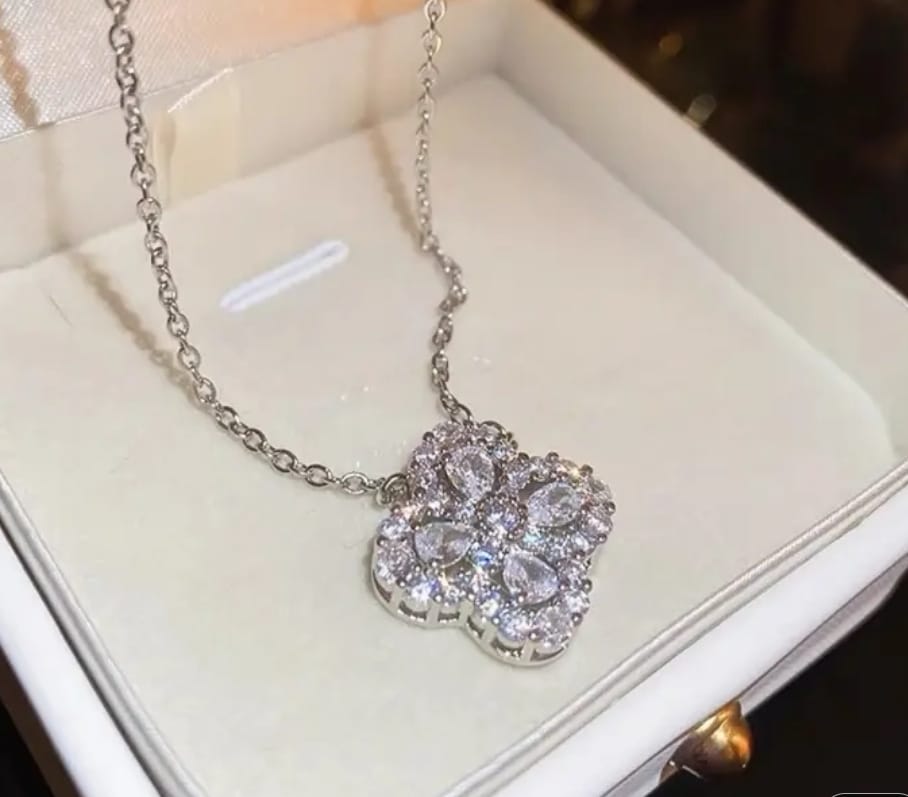 Elegant Zircon Flower Pendant Necklace