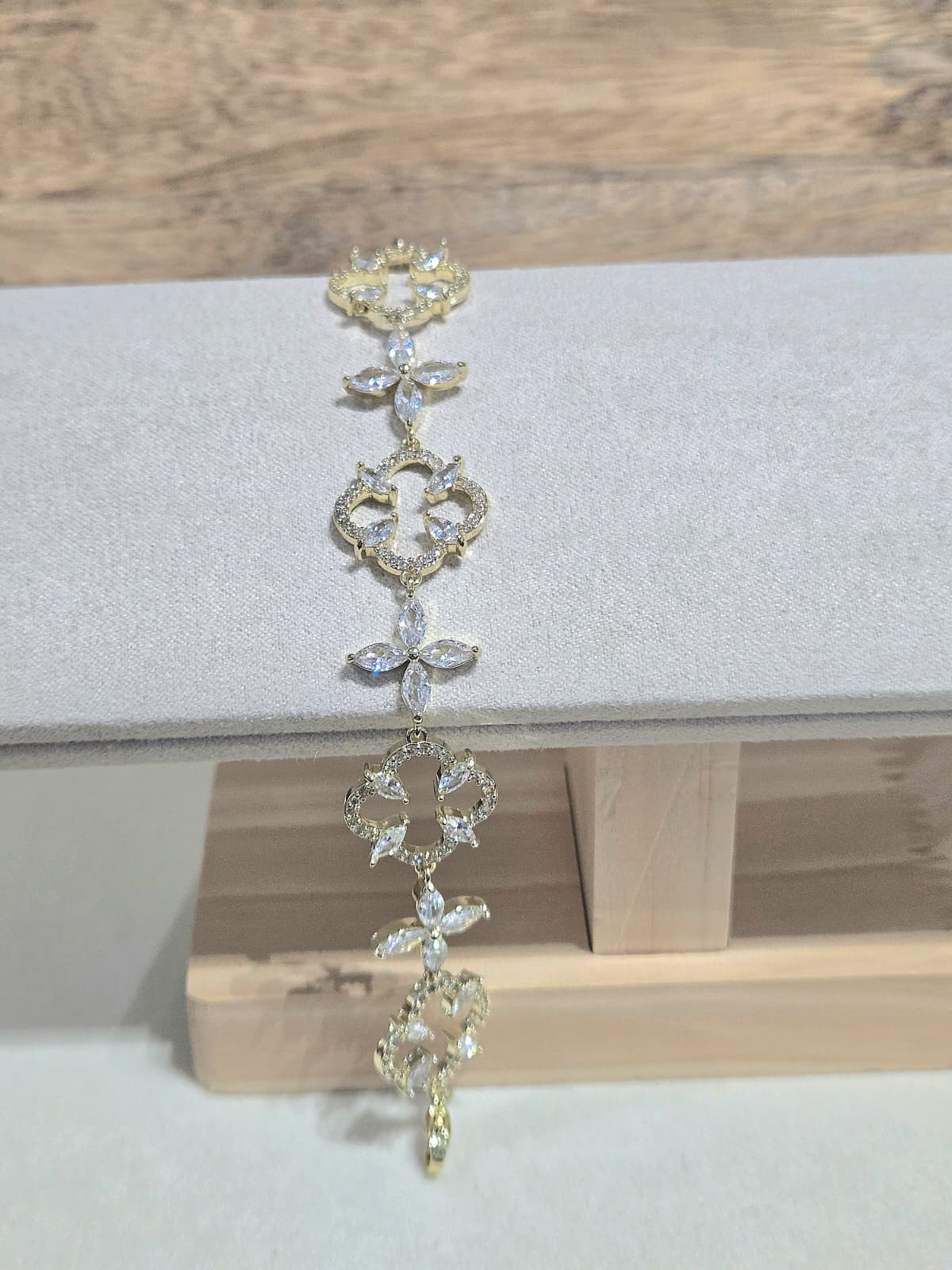 Elegant Flower Zircon Bracelet, white gold plated