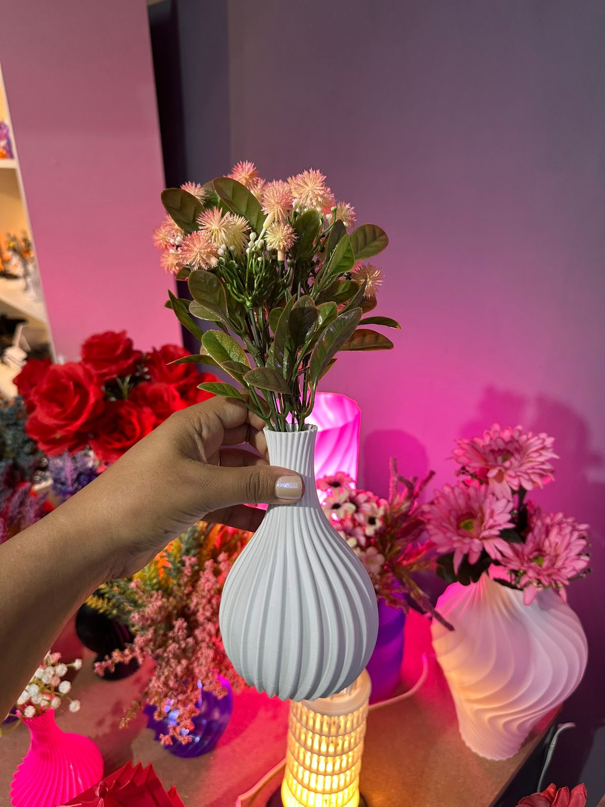 Vaso decorativo com flores artificiais