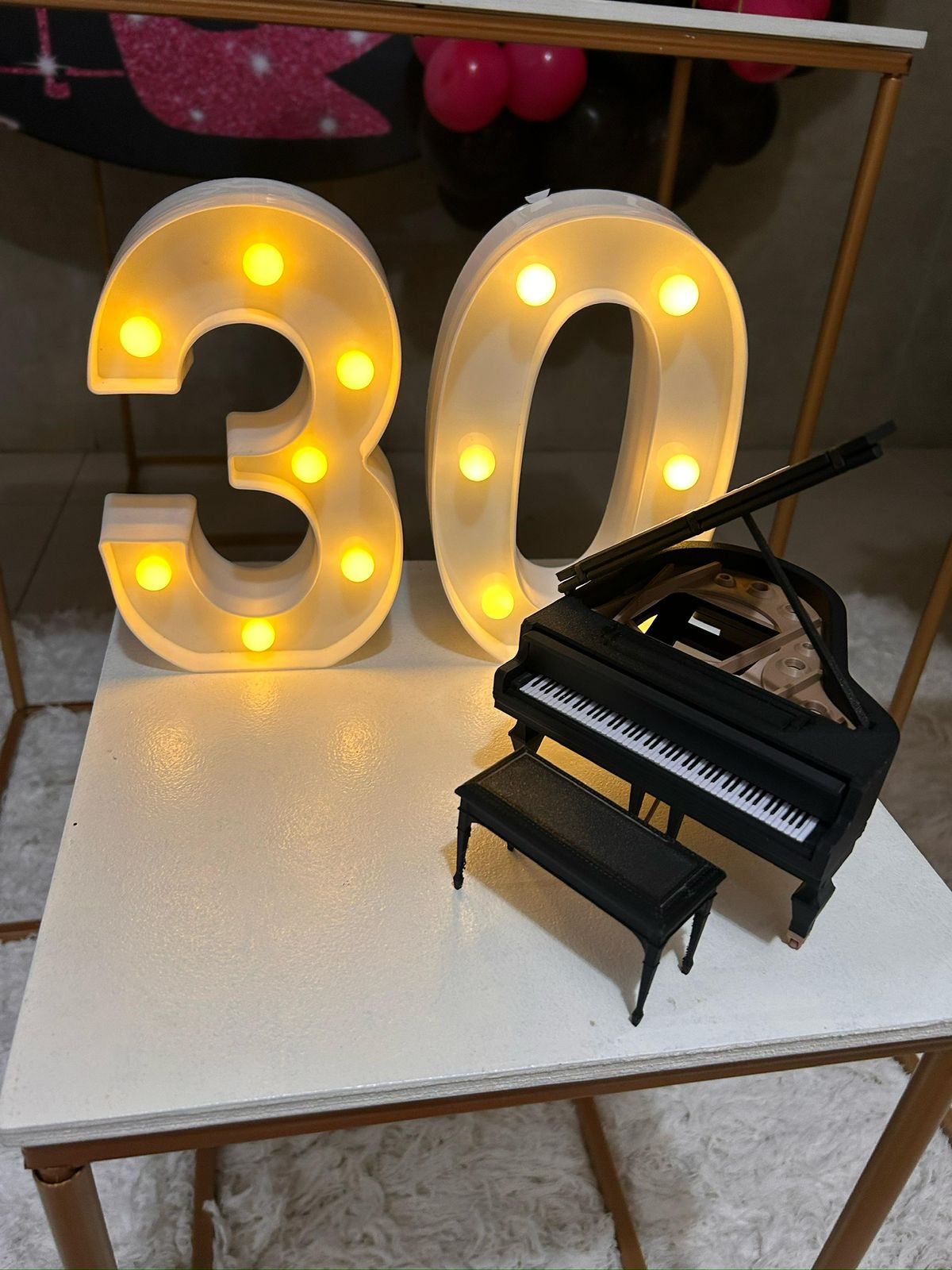 Piano de cauda em miniatura