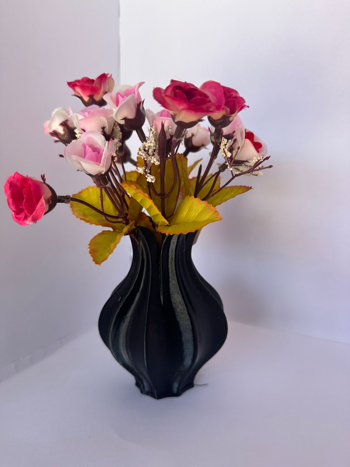 Vaso decorativo com flores artificiais