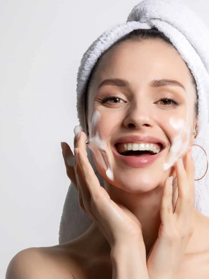 Golden Pearl Light & Glow Fairness Face Wash