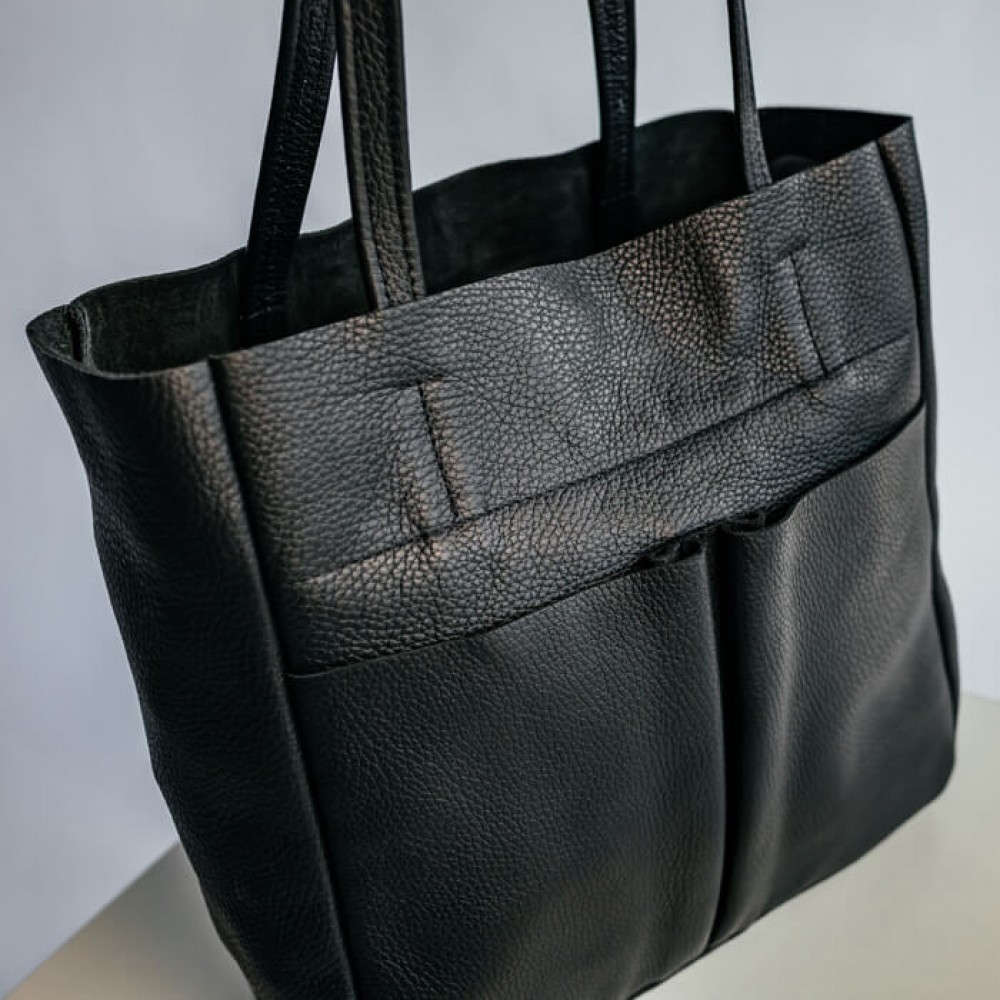 Elegant leather bag