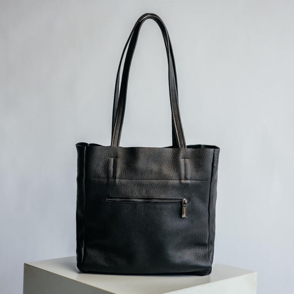 Elegant leather bag
