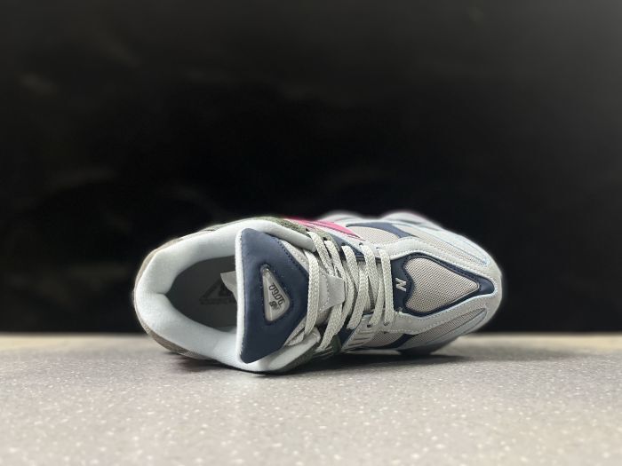 Zapatillas New Balance grises y rosas 9060