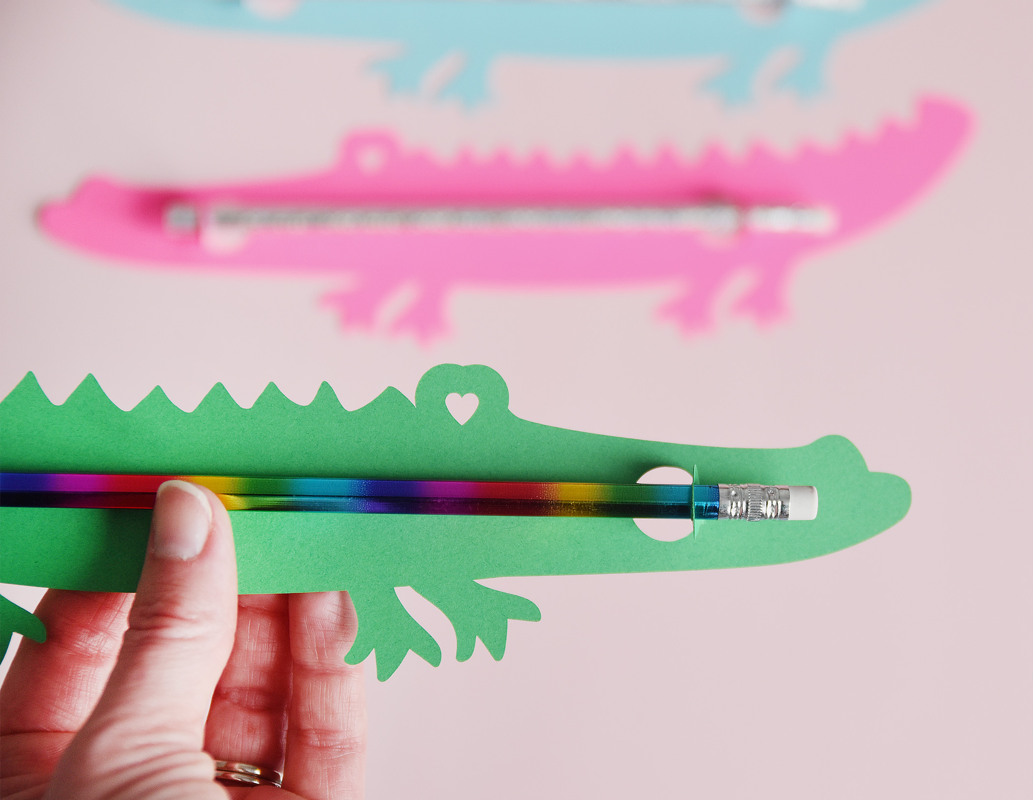 Valentine Alligator Pencil Holder Card SVG Template, Classroom Exchange Cards