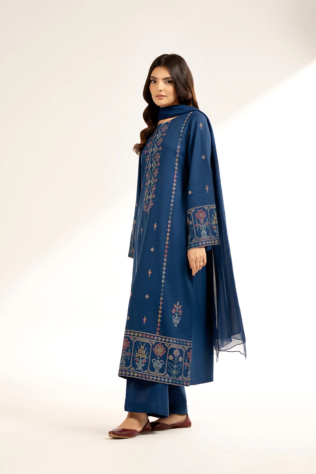 3 Piece Lawn Karandi Embroidered Suit