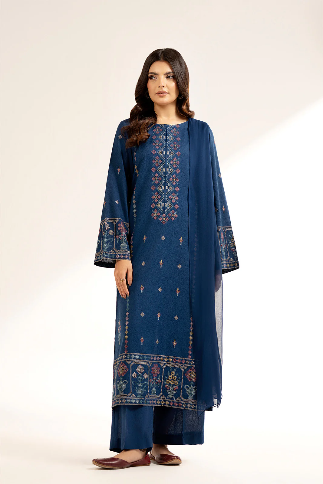 3 Piece Lawn Karandi Embroidered Suit