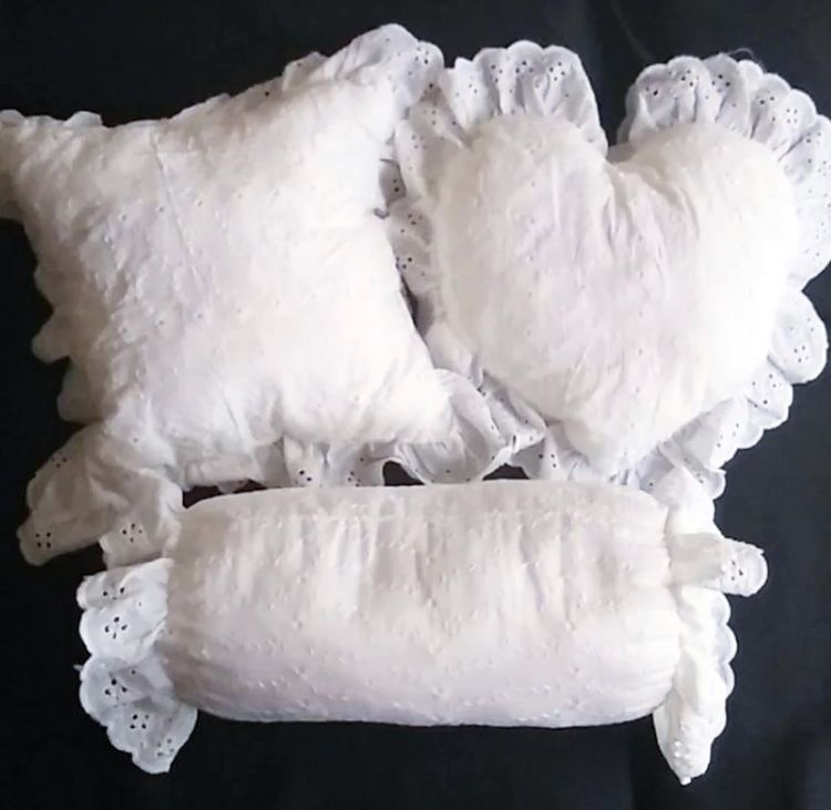 Decorative White Pillow Set