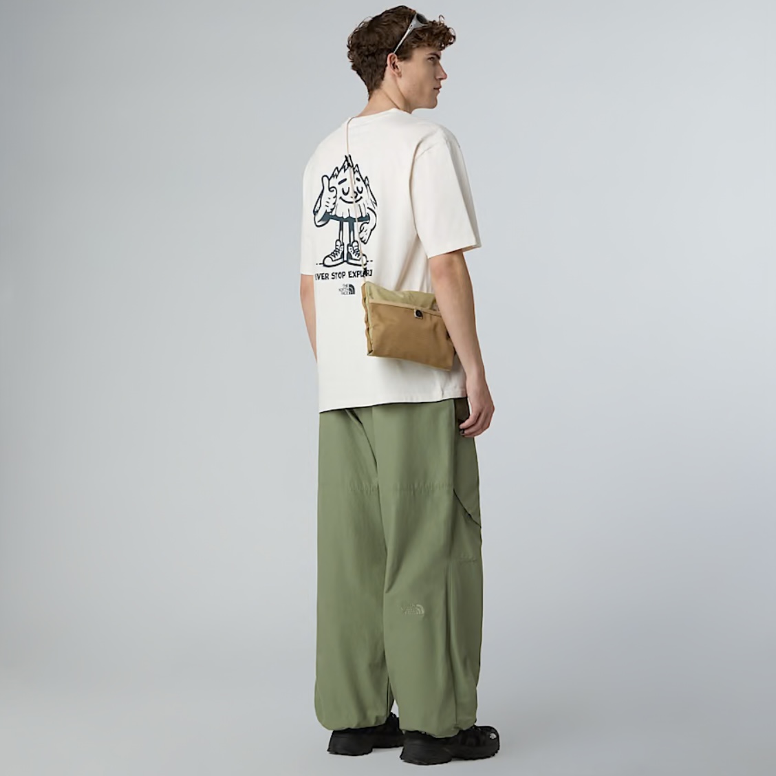 Remera The North Face “Never Stop Exploring” – Relaxed Fit