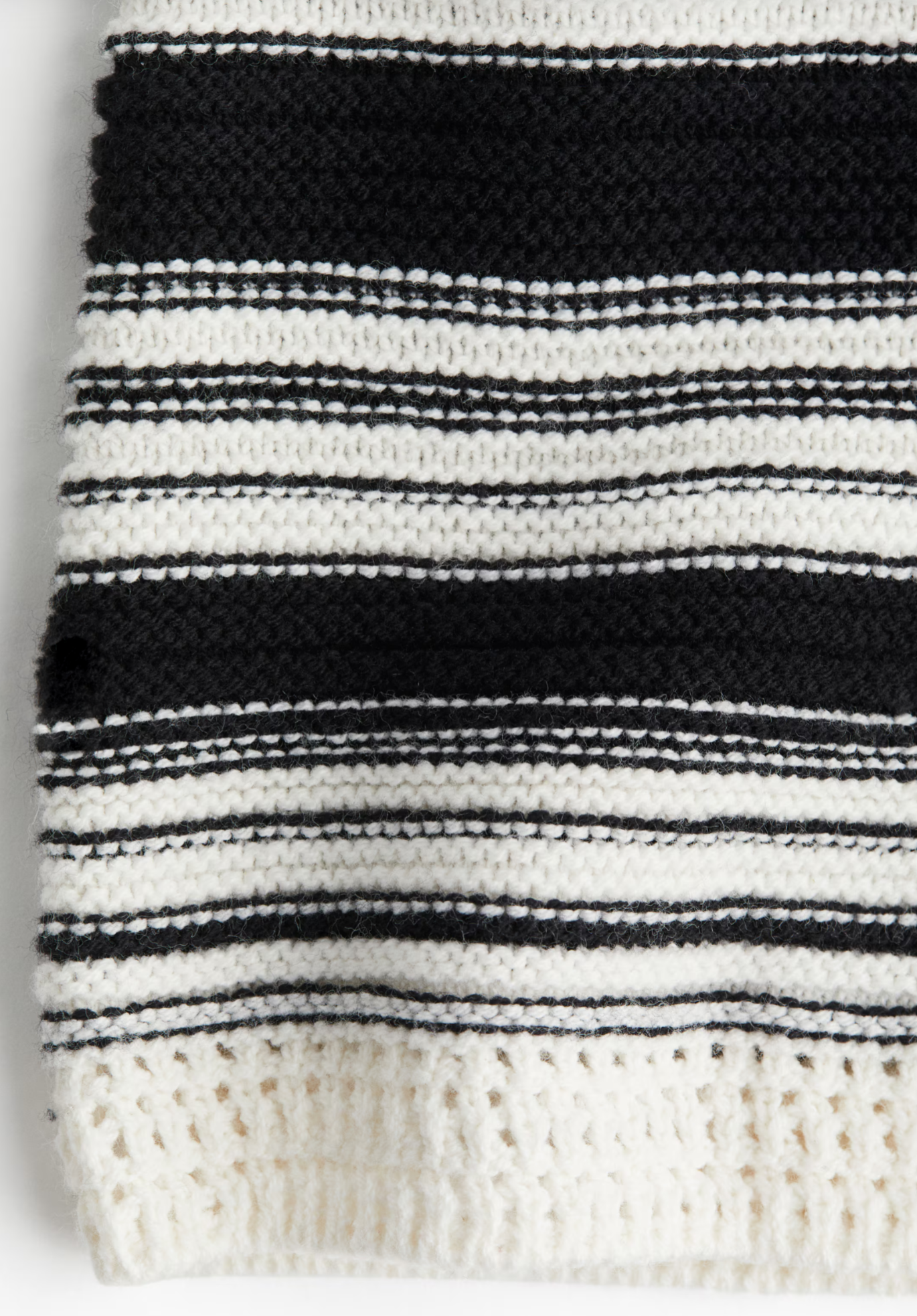 Short Tejido Rayado Black & Cream - H&M