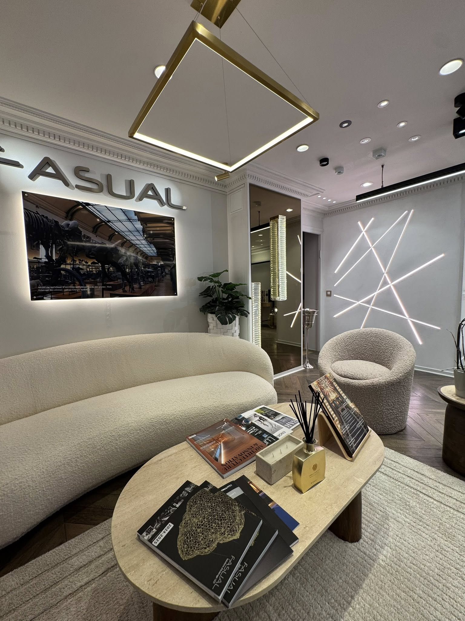 โคมไฟโค้งสุดหรู