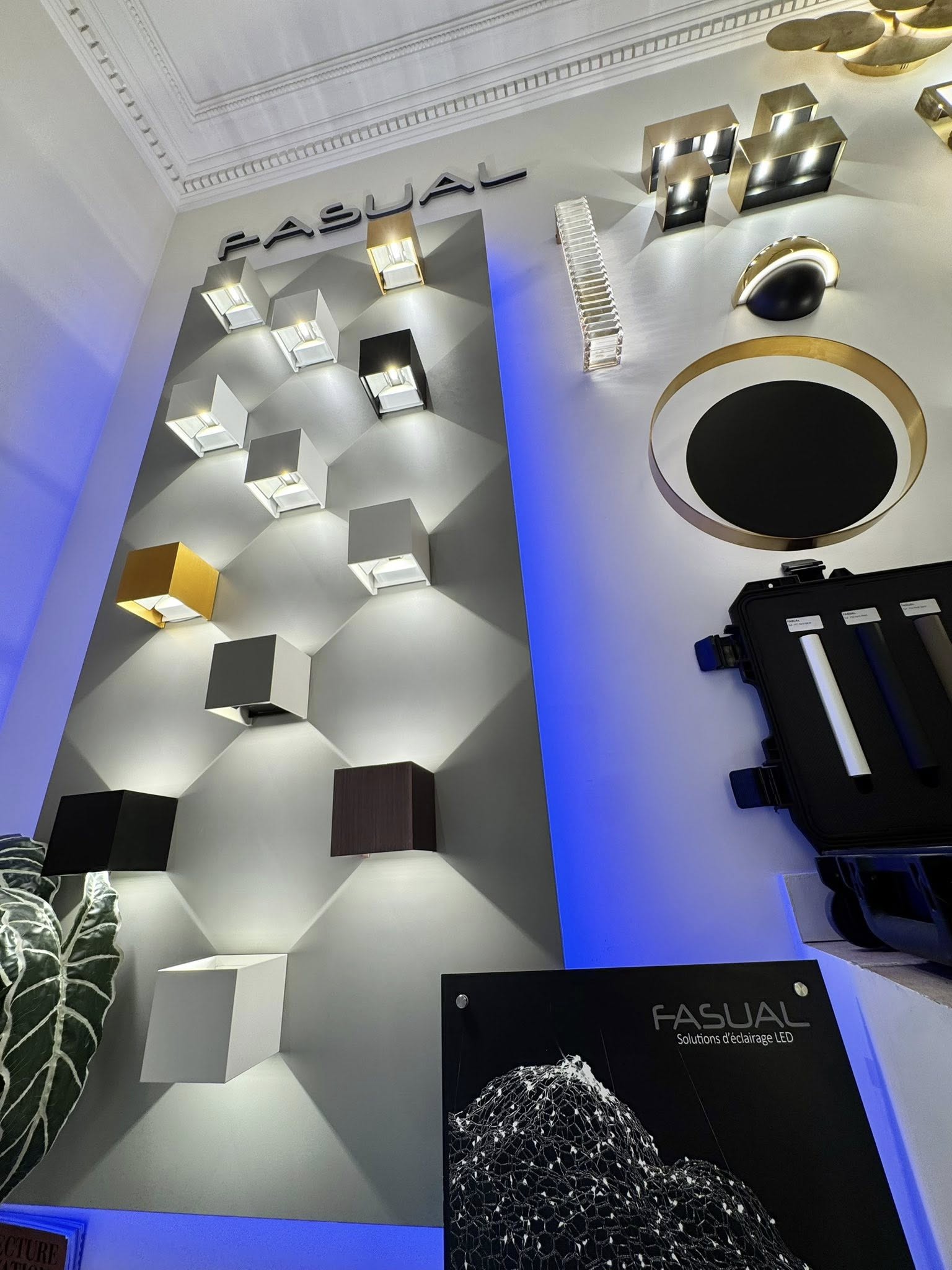 ไฟตกแต่งติดผนังดีไซน์โมเดิร์น