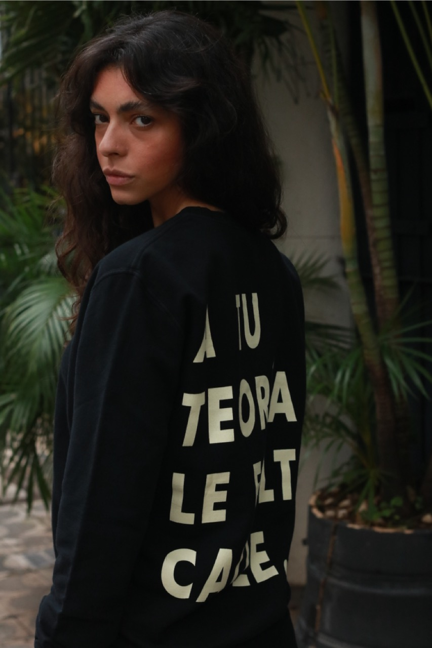 Blusa Minimalista Preta