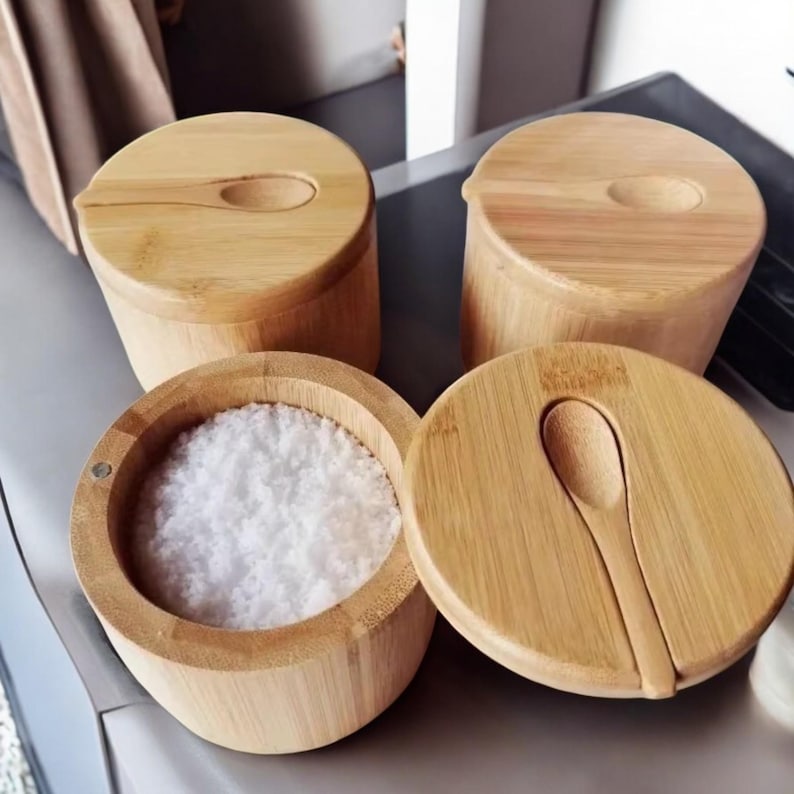 Bamboo Spice Box with Spoon Š Magnetic Lid Seasoning Jar