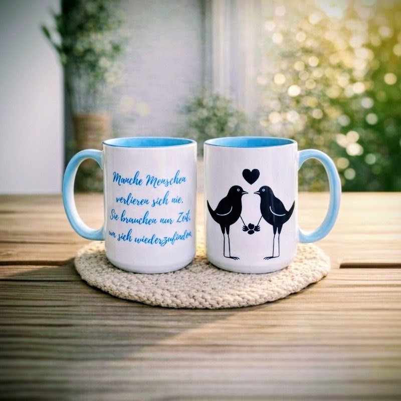 Keramiktasse mit Spruch und Vogelmotiv