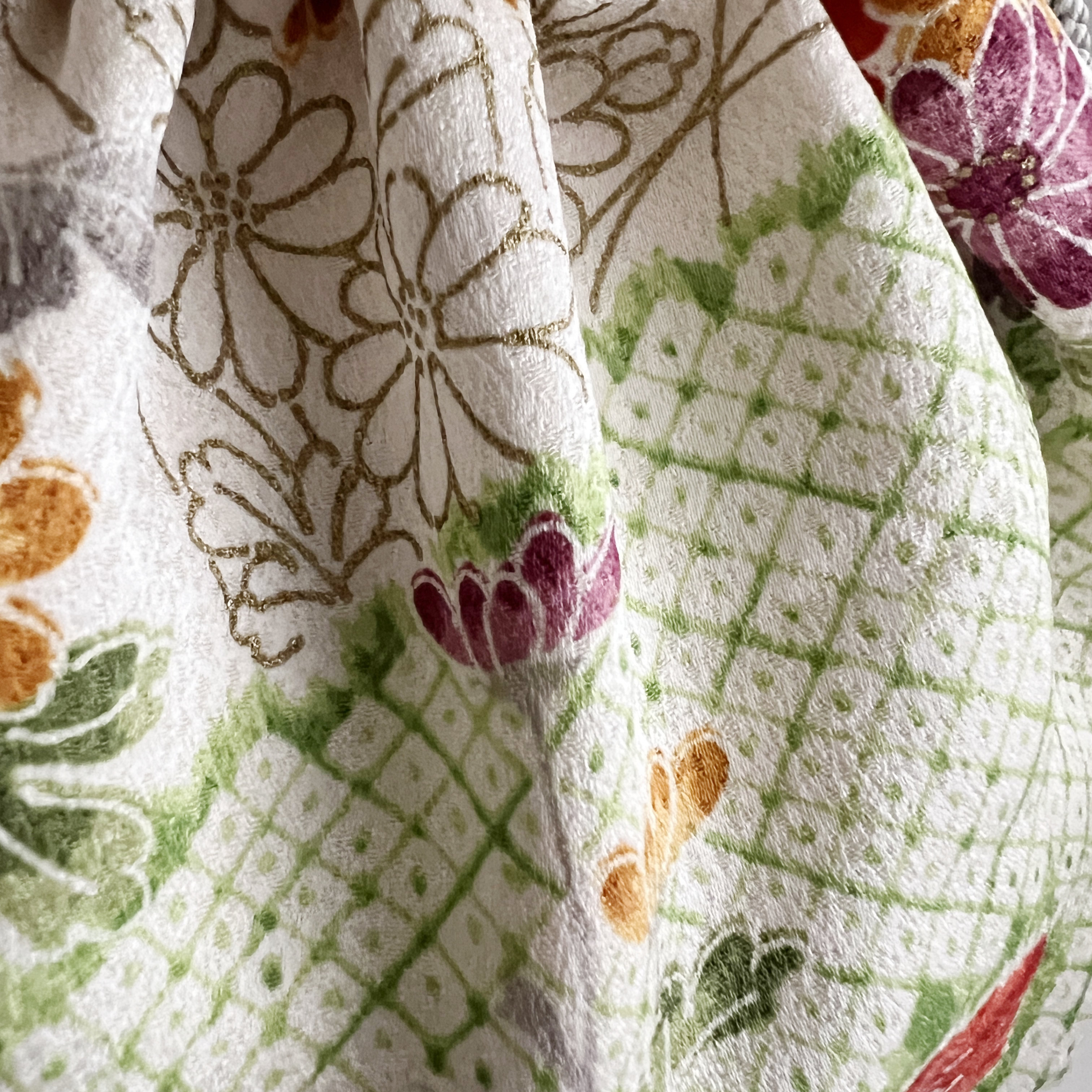 White & Green Mini Chrysanthemums Silk Pouch