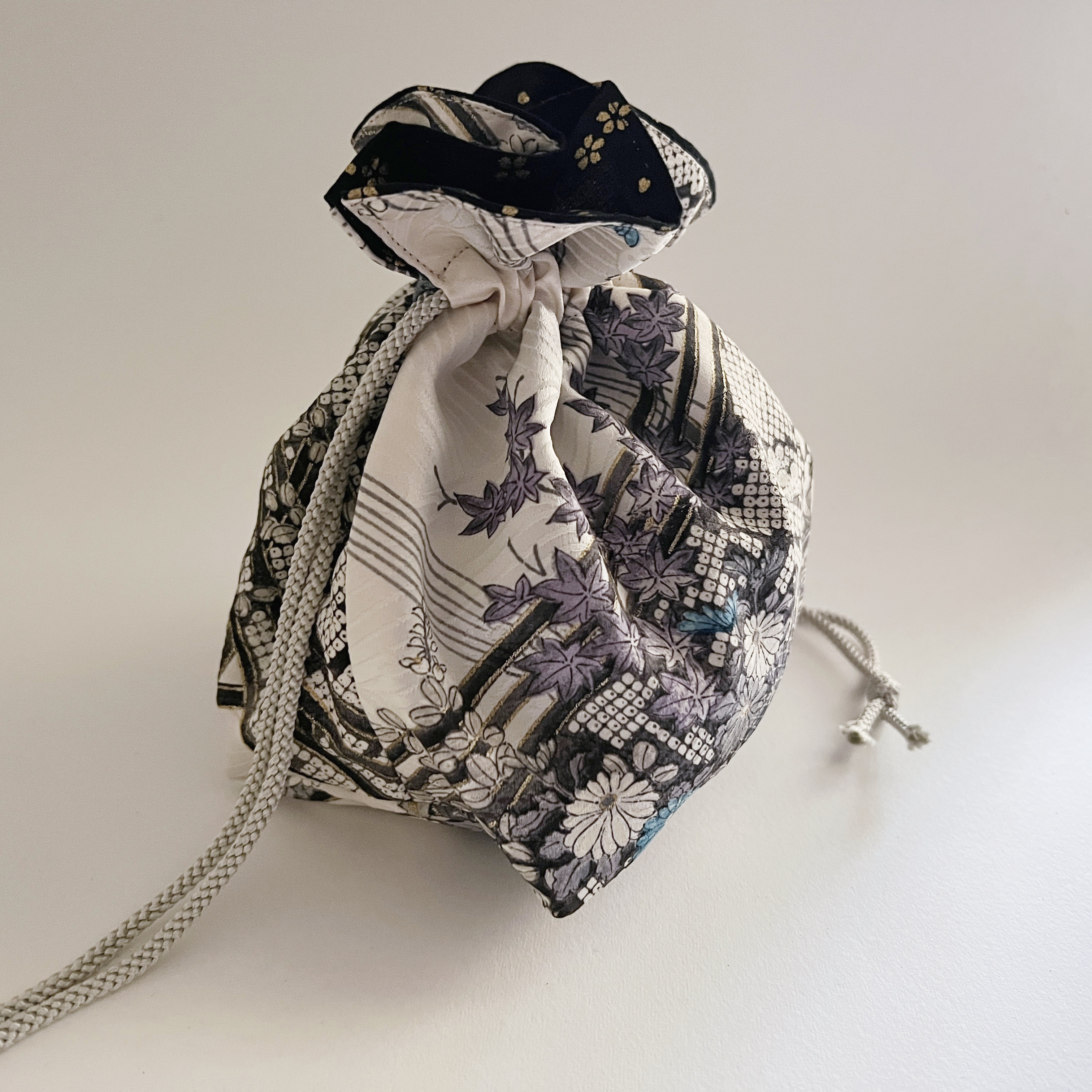 White + Black + Blue w. Black Lining Silk Kinchaku